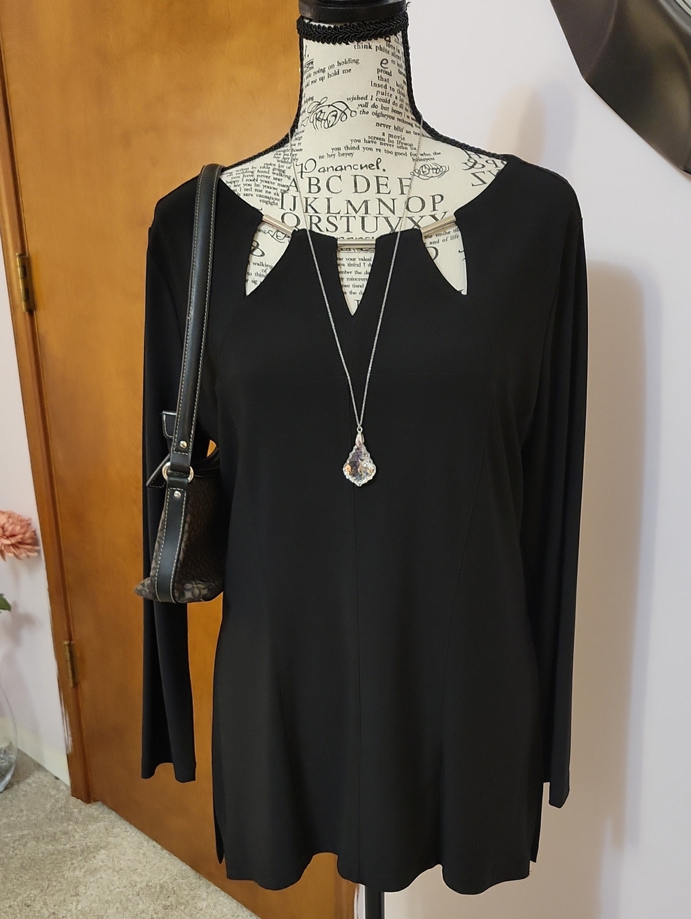 Black Long-Sleeve Cutout V-Neck Tunic Top